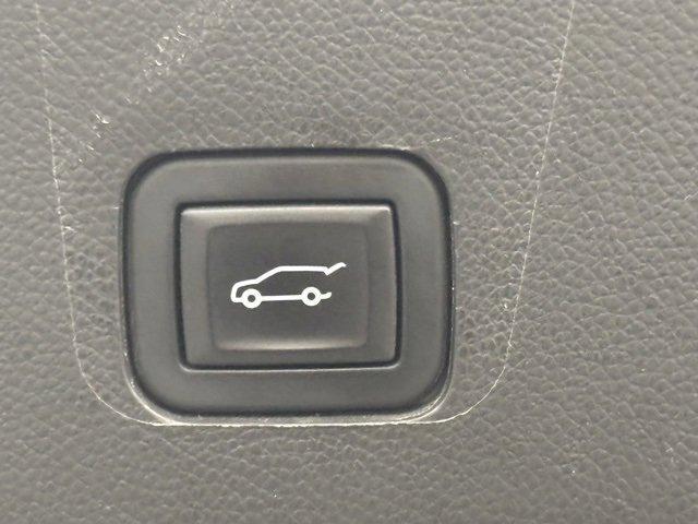 used 2023 Chevrolet Traverse car, priced at $29,999