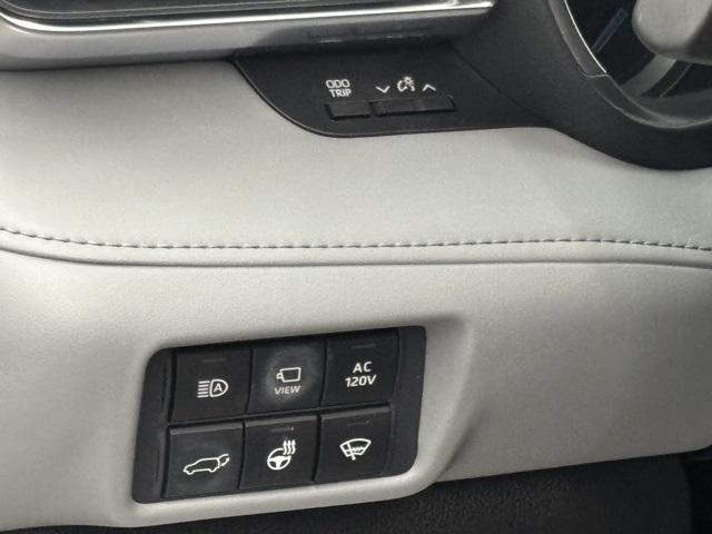 used 2021 Toyota Highlander Hybrid car, priced at $38,995