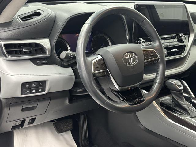 used 2021 Toyota Highlander Hybrid car, priced at $38,995