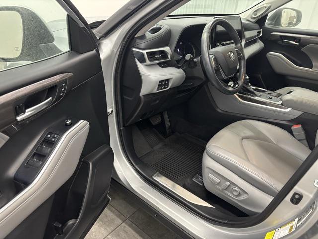 used 2021 Toyota Highlander Hybrid car, priced at $38,995