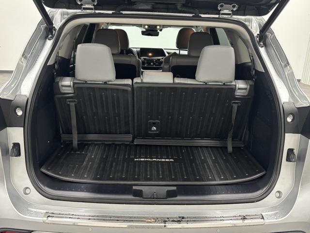 used 2021 Toyota Highlander Hybrid car, priced at $38,995