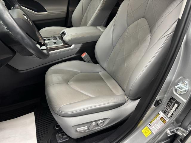 used 2021 Toyota Highlander Hybrid car, priced at $38,995