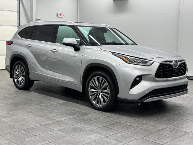 used 2021 Toyota Highlander Hybrid car, priced at $38,995