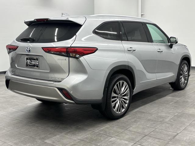 used 2021 Toyota Highlander Hybrid car, priced at $38,995