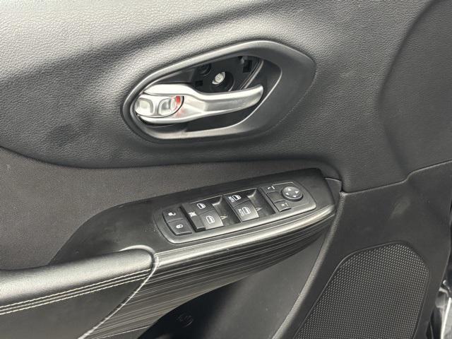 used 2014 Jeep Cherokee car, priced at $8,999