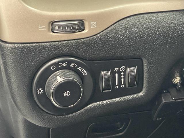 used 2015 Jeep Cherokee car, priced at $10,999