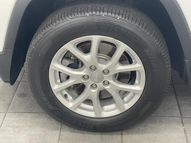 used 2015 Jeep Cherokee car, priced at $10,999