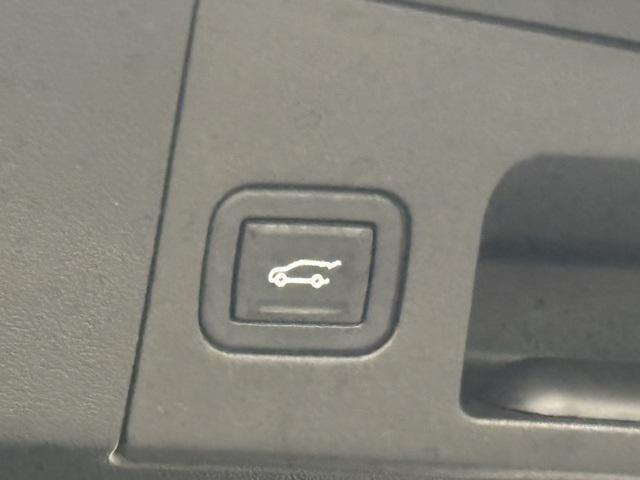 used 2022 Cadillac XT5 car, priced at $32,499