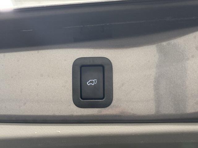 used 2018 Toyota Highlander car, priced at $22,998