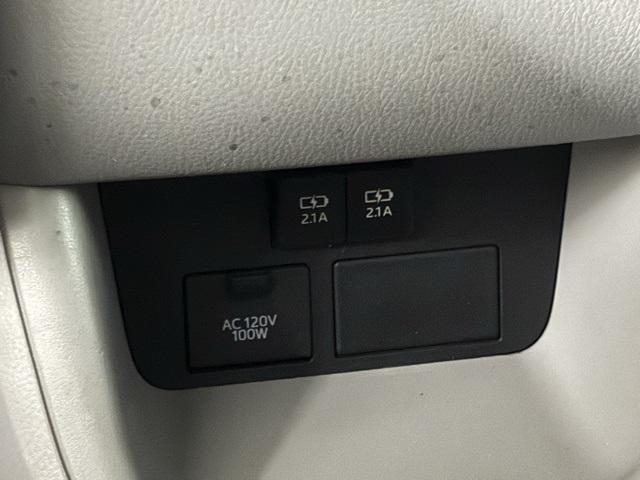 used 2018 Toyota Highlander car, priced at $22,998