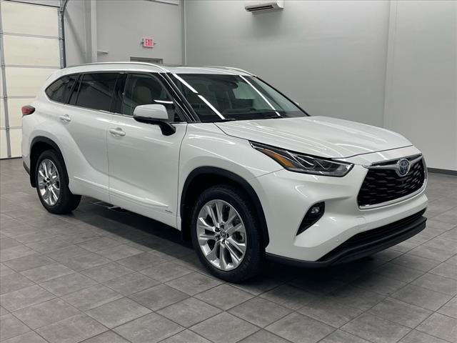 used 2022 Toyota Highlander Hybrid car, priced at $35,695