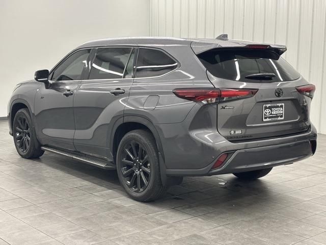 used 2024 Toyota Highlander car, priced at $39,995