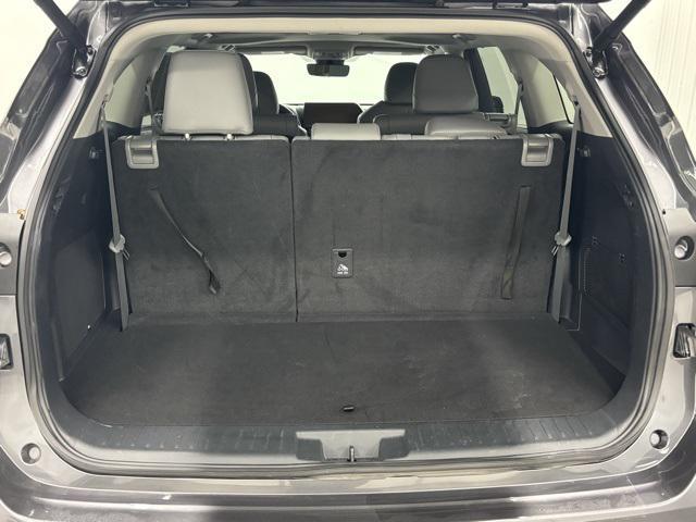 used 2024 Toyota Highlander car, priced at $39,995