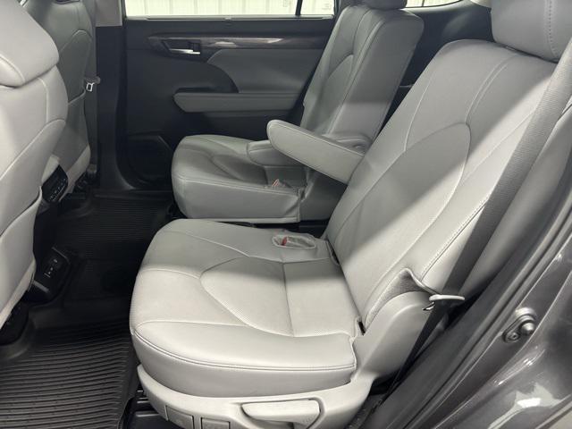 used 2024 Toyota Highlander car, priced at $39,995
