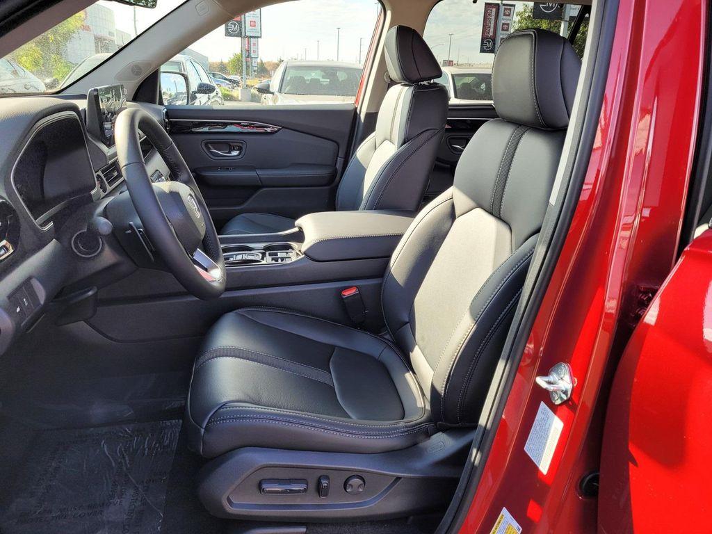 new 2025 Honda Pilot car, priced at $48,280