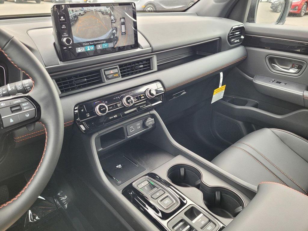 new 2025 Honda Pilot car, priced at $51,350