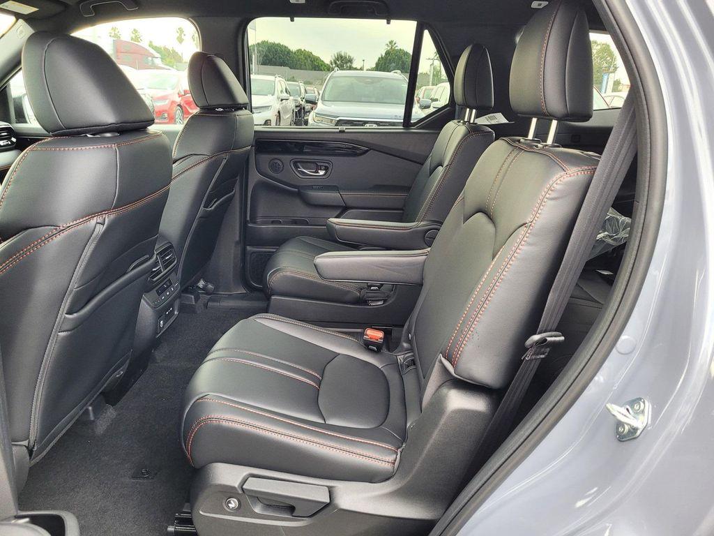 new 2025 Honda Pilot car, priced at $51,350
