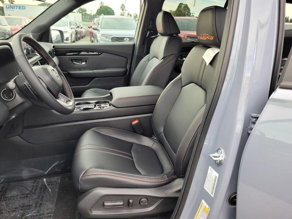 new 2025 Honda Pilot car, priced at $51,350