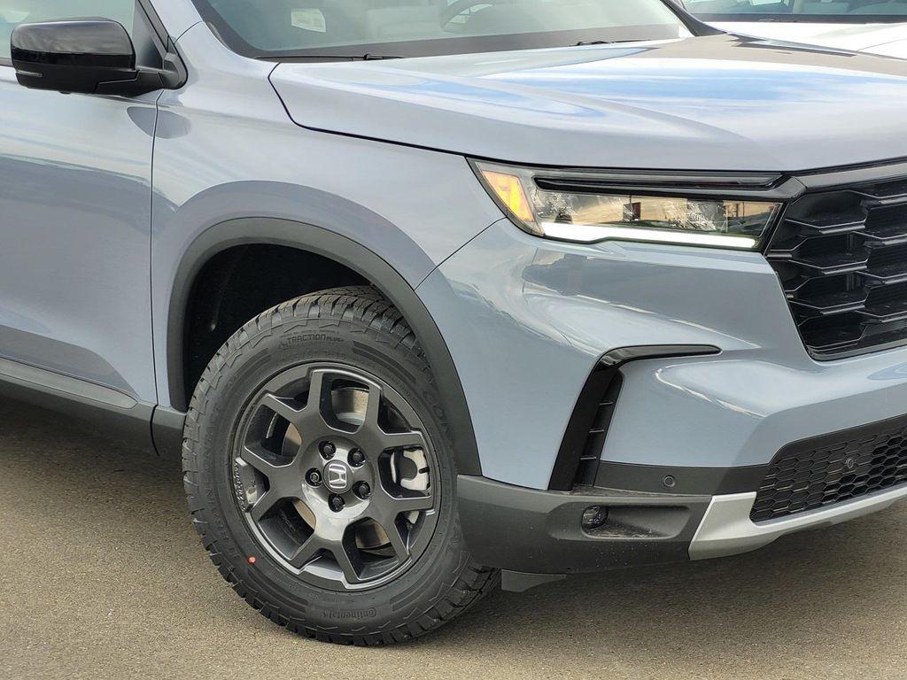 new 2025 Honda Pilot car, priced at $51,350