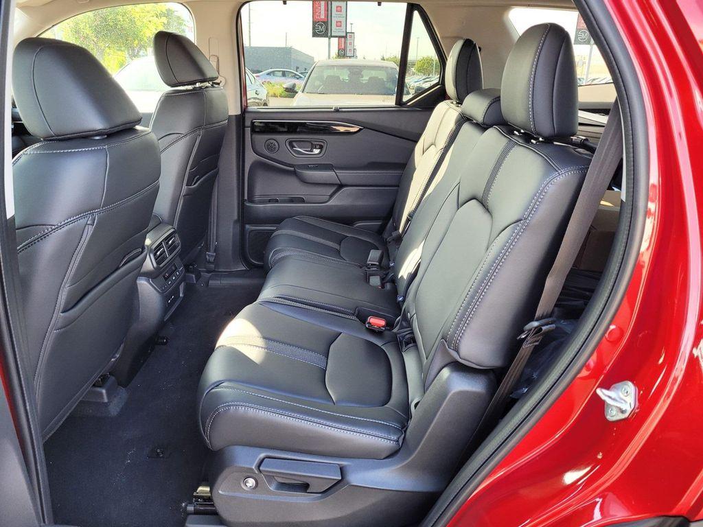 new 2025 Honda Pilot car, priced at $48,280