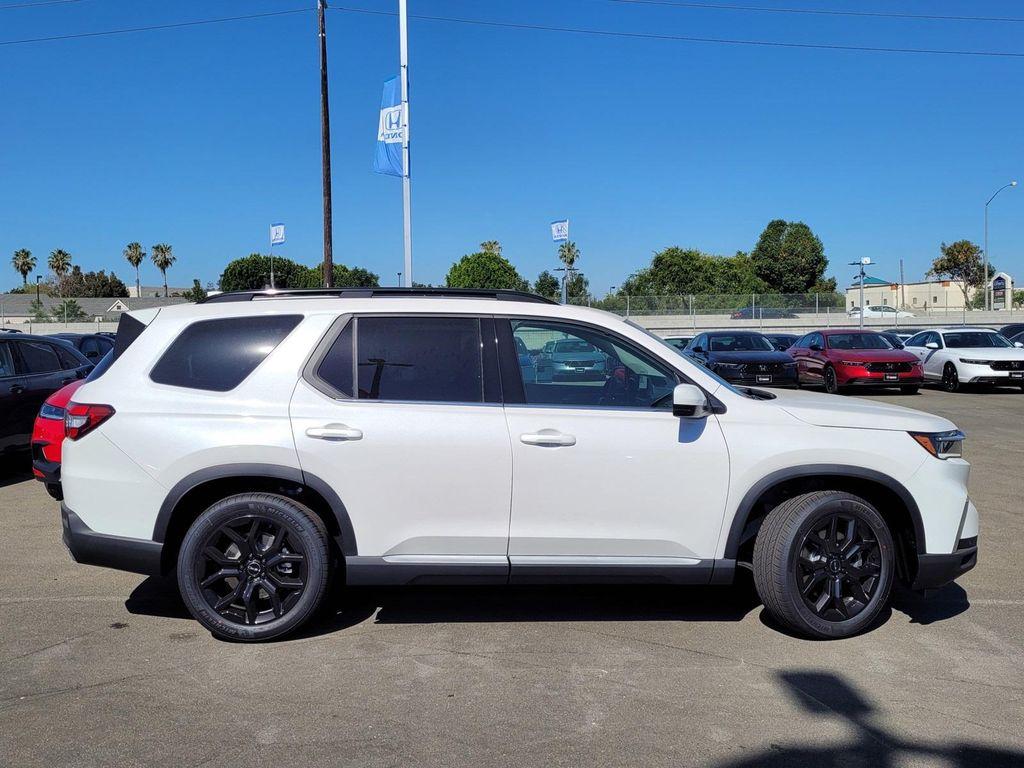 new 2025 Honda Pilot car, priced at $51,305