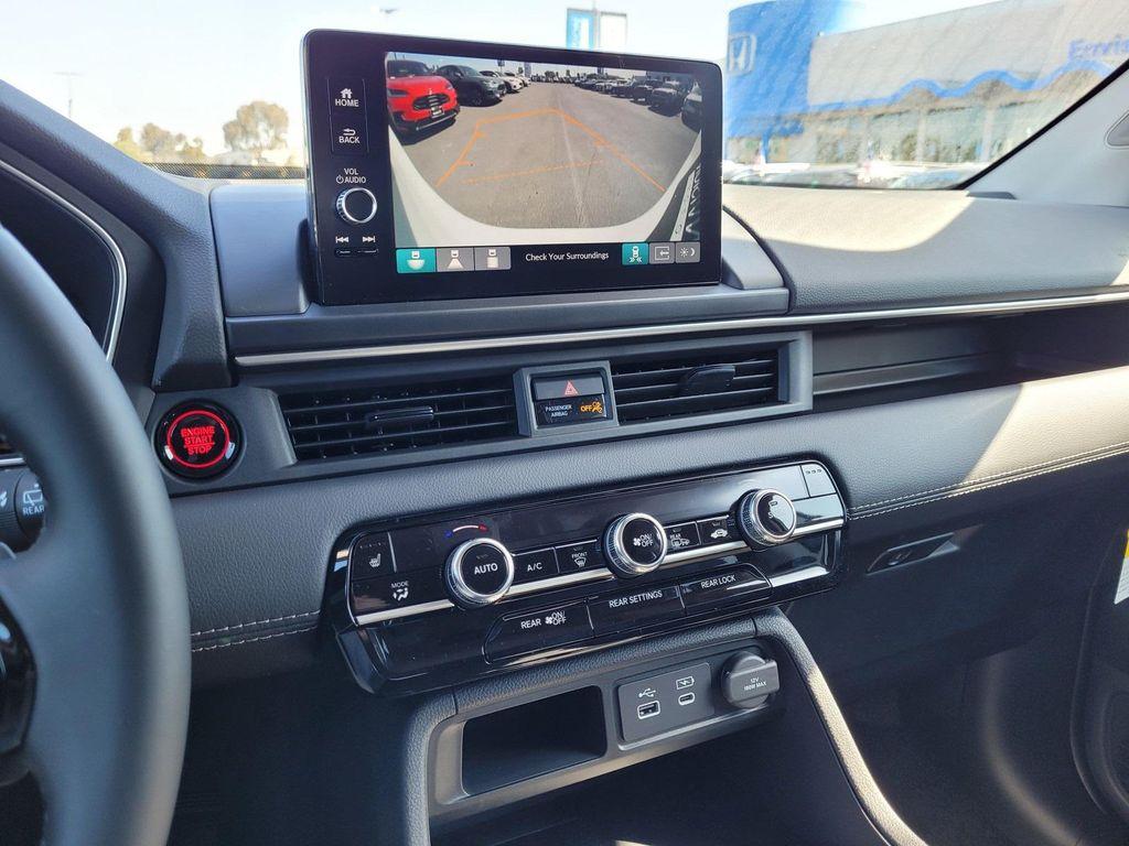 new 2025 Honda Pilot car, priced at $51,305