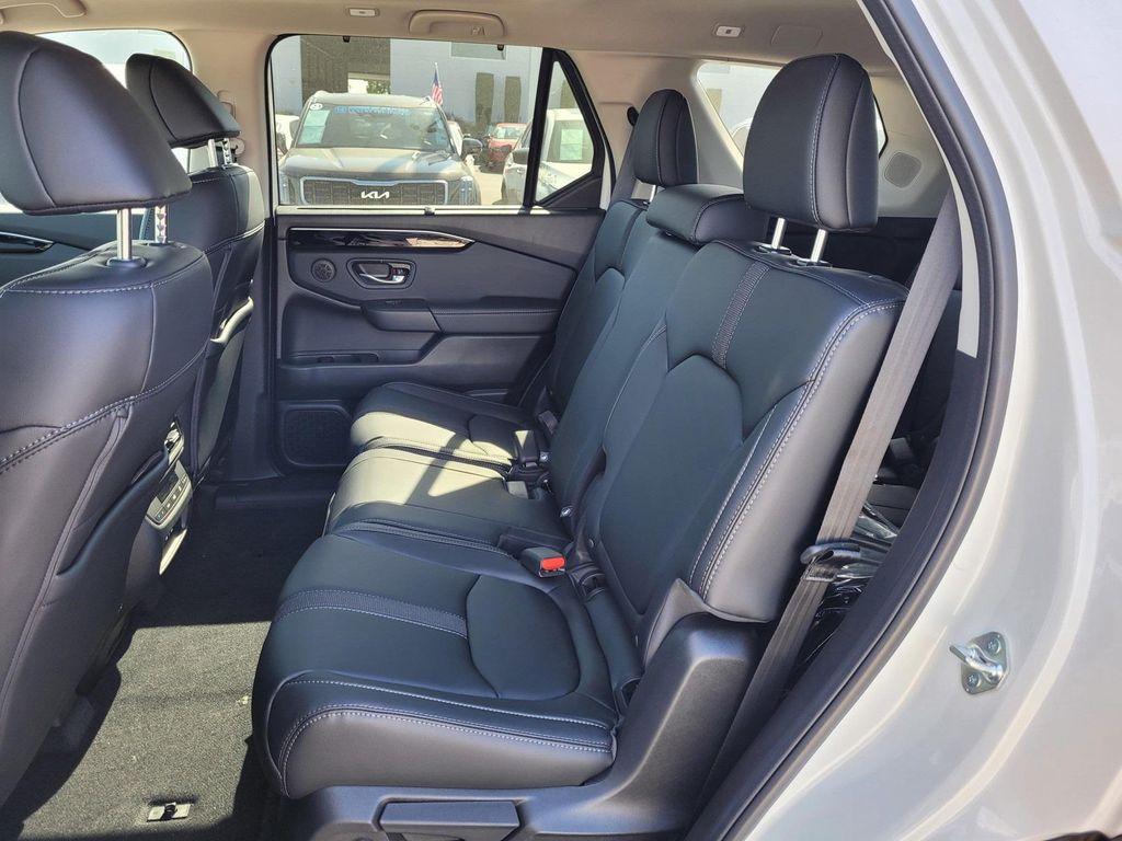 new 2025 Honda Pilot car, priced at $51,305