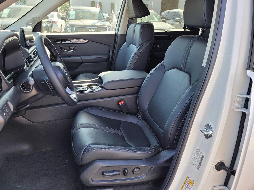 new 2025 Honda Pilot car, priced at $51,305