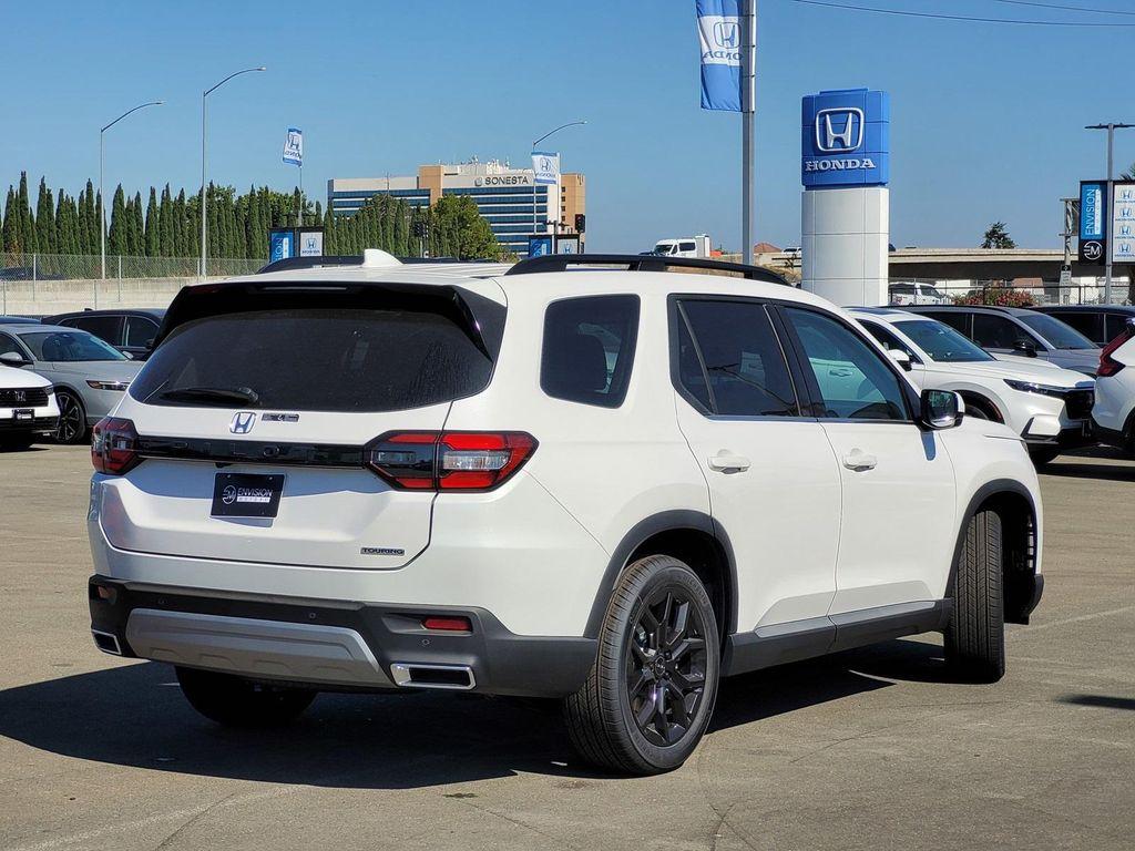 new 2025 Honda Pilot car, priced at $51,305