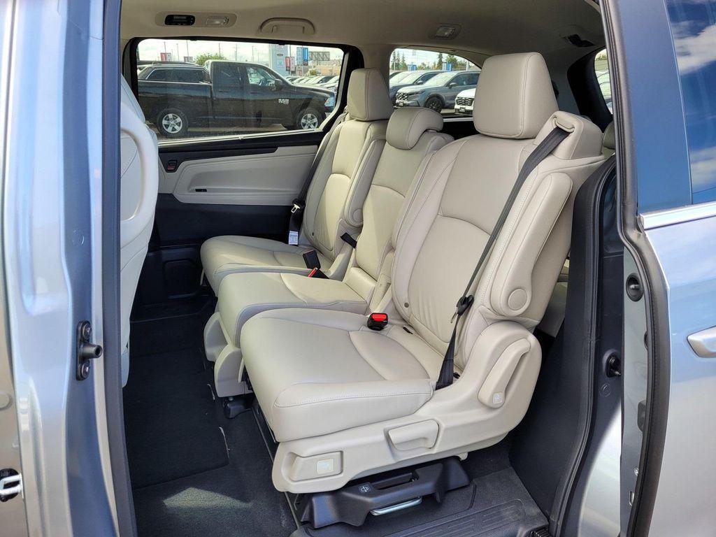 new 2026 Honda Odyssey car, priced at $44,290