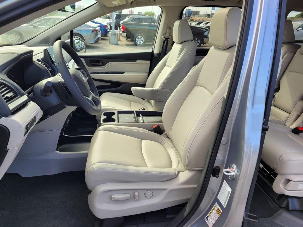 new 2026 Honda Odyssey car, priced at $44,290