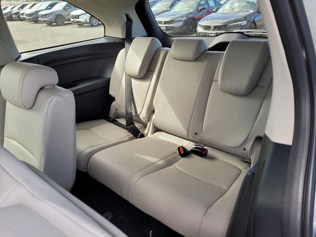 new 2026 Honda Odyssey car, priced at $44,290