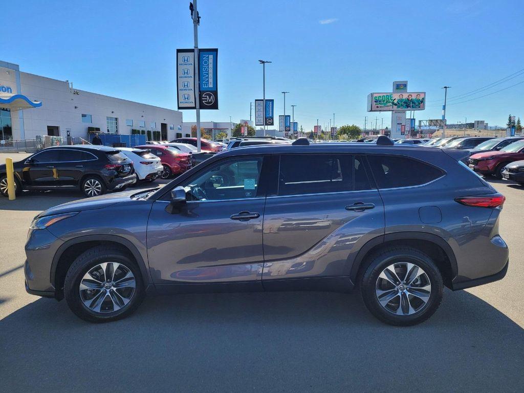 used 2021 Toyota Highlander car, priced at $26,558