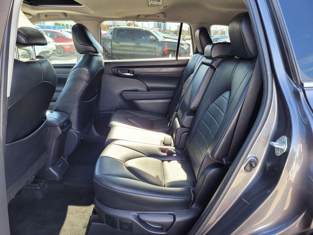 used 2021 Toyota Highlander car, priced at $26,558