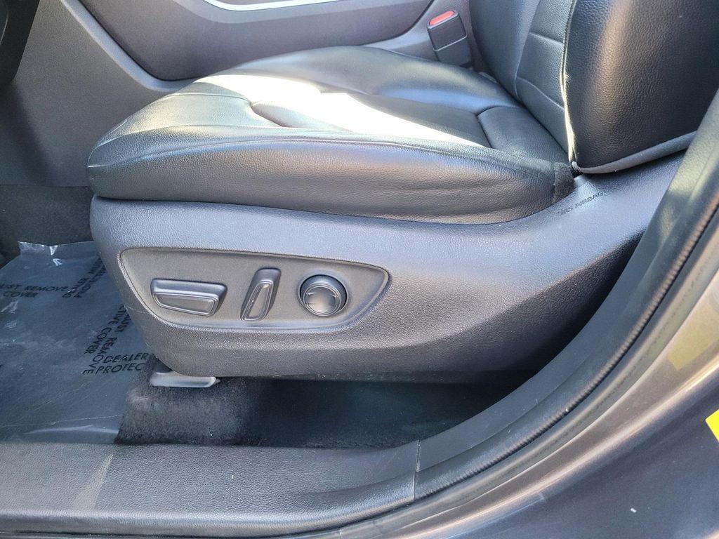 used 2021 Toyota Highlander car, priced at $26,558