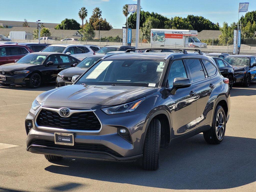 used 2021 Toyota Highlander car, priced at $26,558