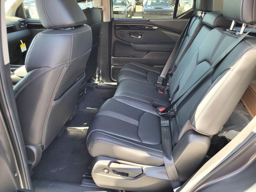 new 2025 Honda Pilot car, priced at $52,415