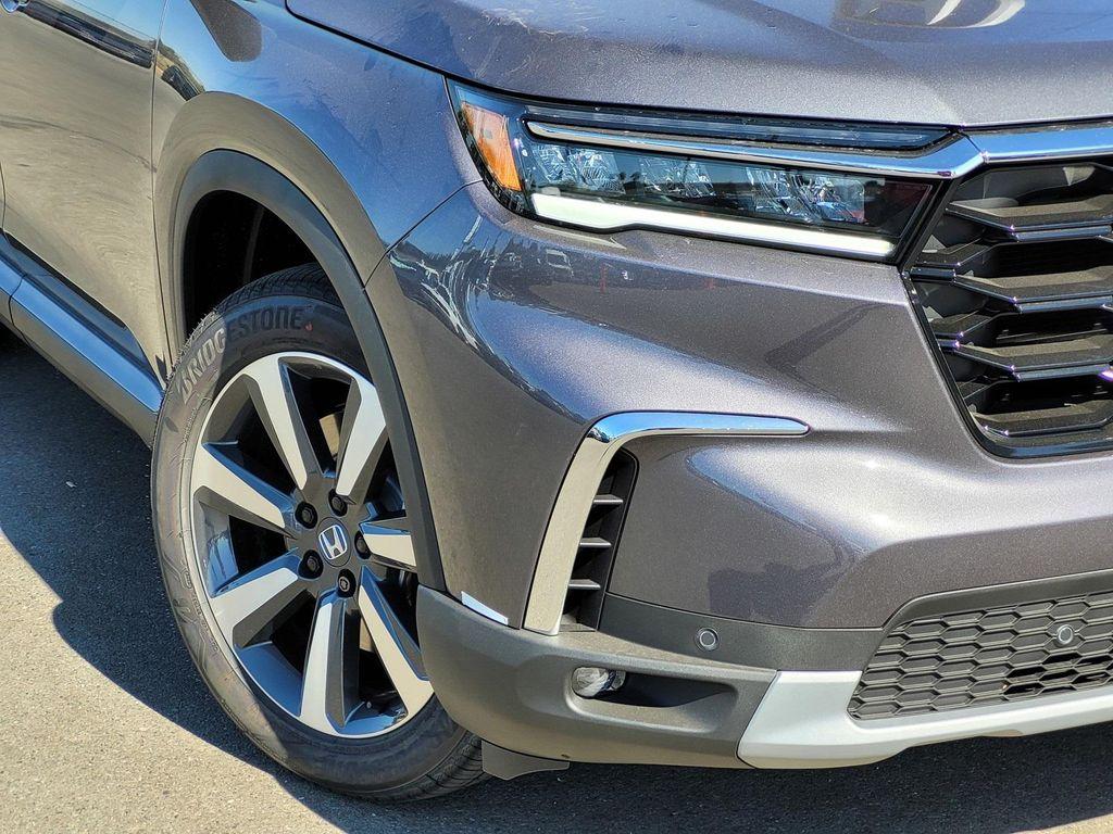 new 2025 Honda Pilot car, priced at $52,415