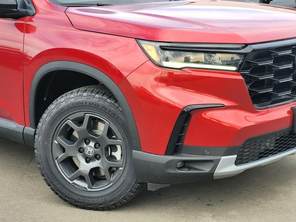 new 2025 Honda Pilot car, priced at $51,830