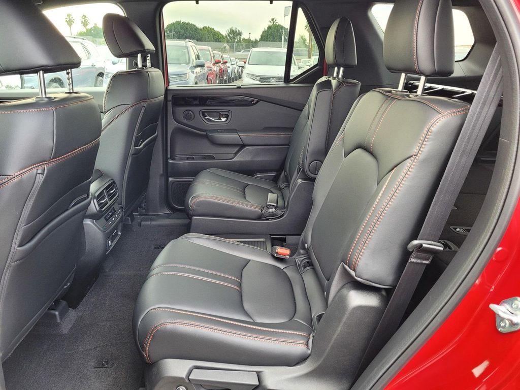 new 2025 Honda Pilot car, priced at $51,830