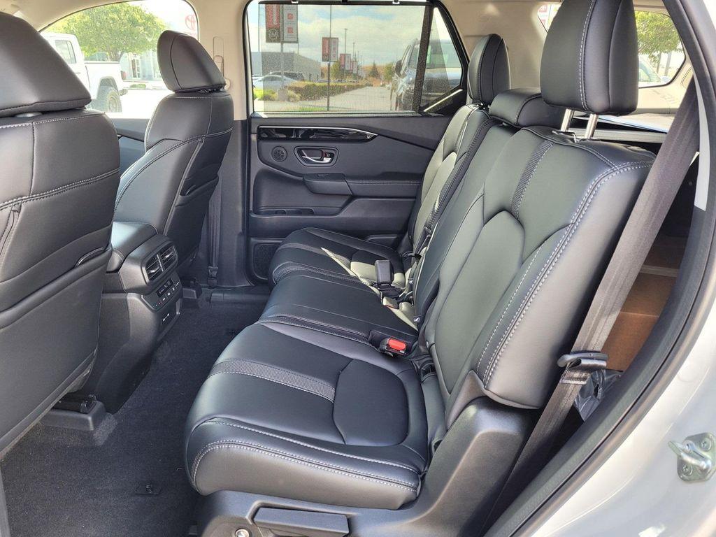 new 2025 Honda Pilot car, priced at $52,080