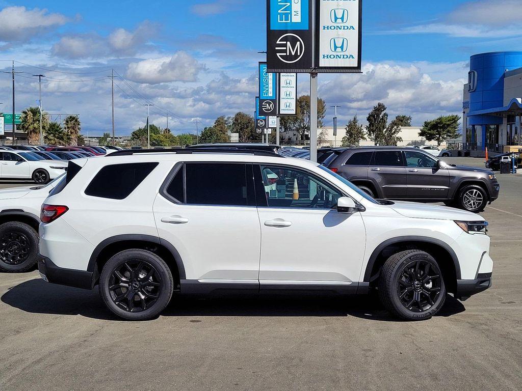 new 2025 Honda Pilot car, priced at $52,080