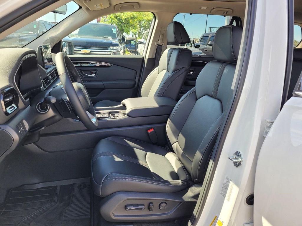 new 2025 Honda Pilot car, priced at $50,135