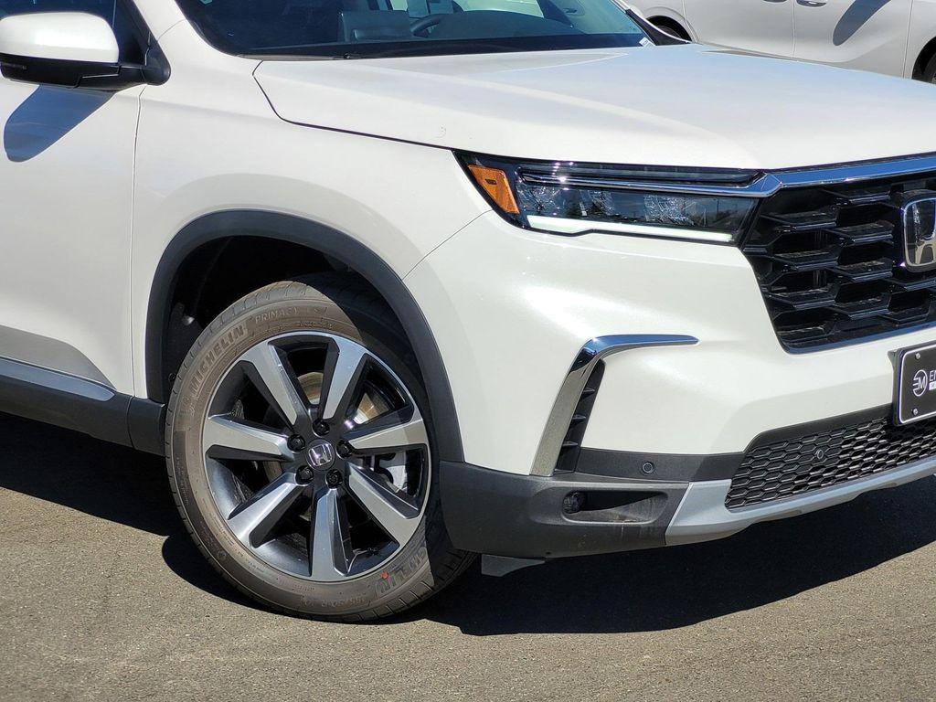 new 2025 Honda Pilot car, priced at $50,135