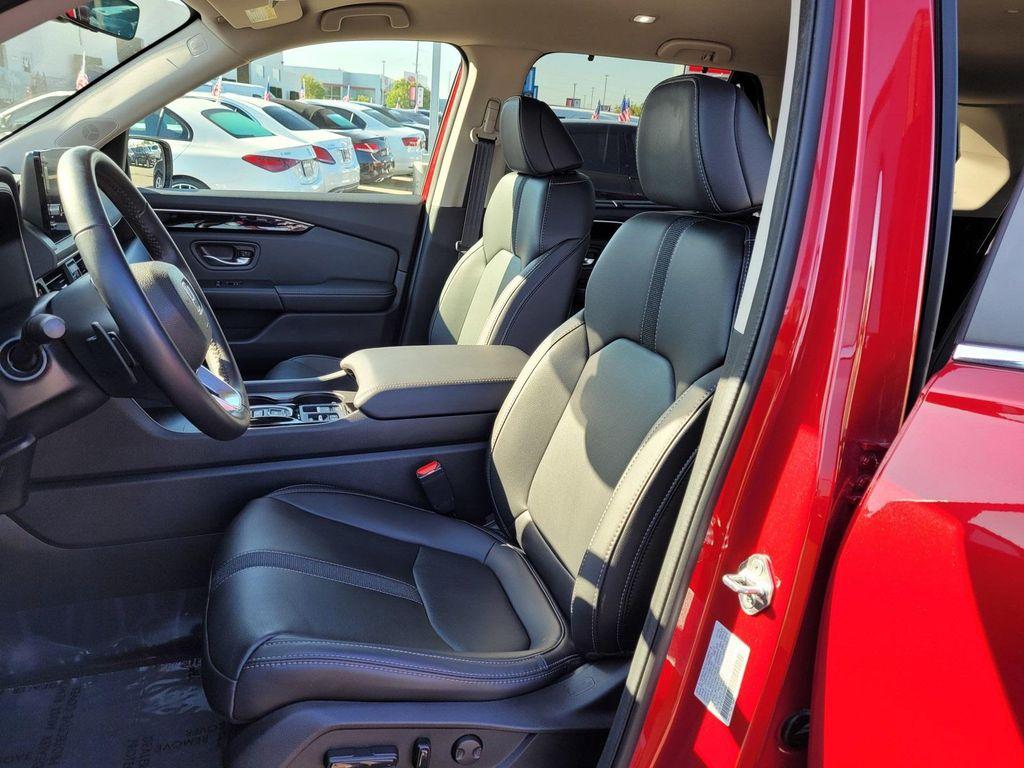 new 2024 Honda Pilot car, priced at $44,605