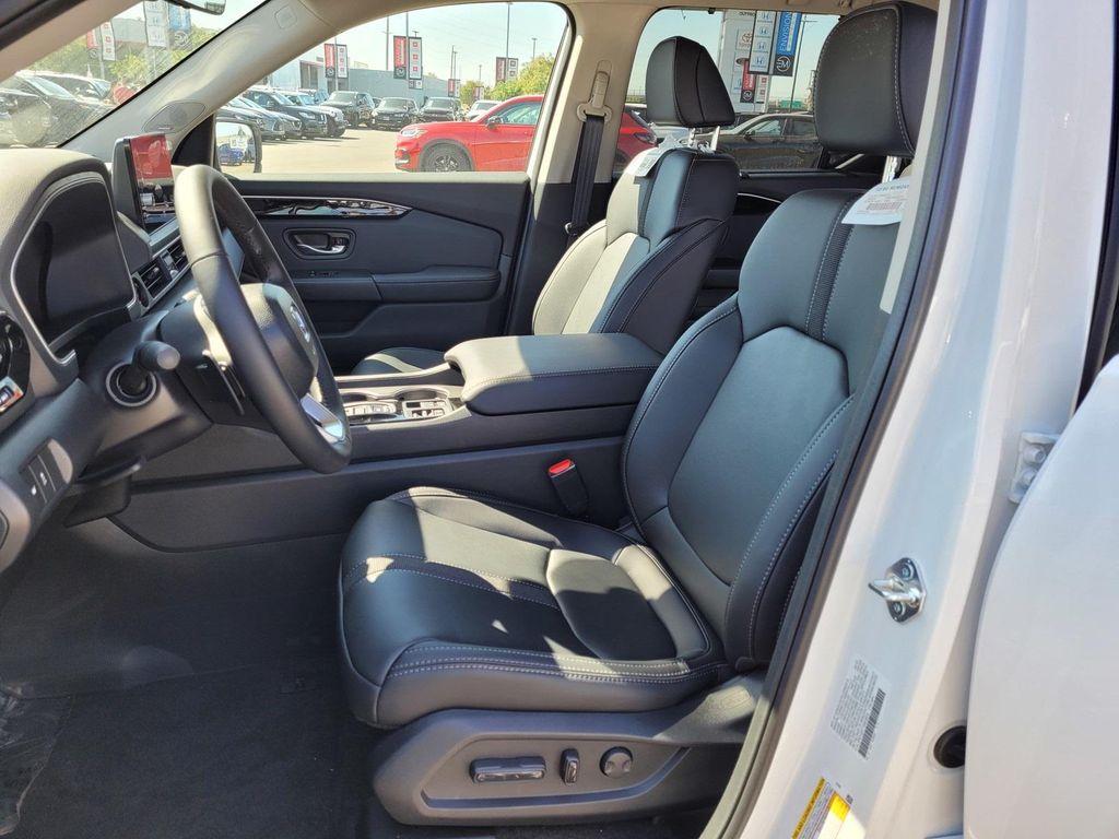 new 2025 Honda Pilot car, priced at $51,605