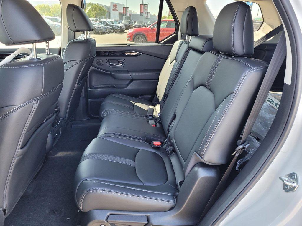 new 2025 Honda Pilot car, priced at $51,605