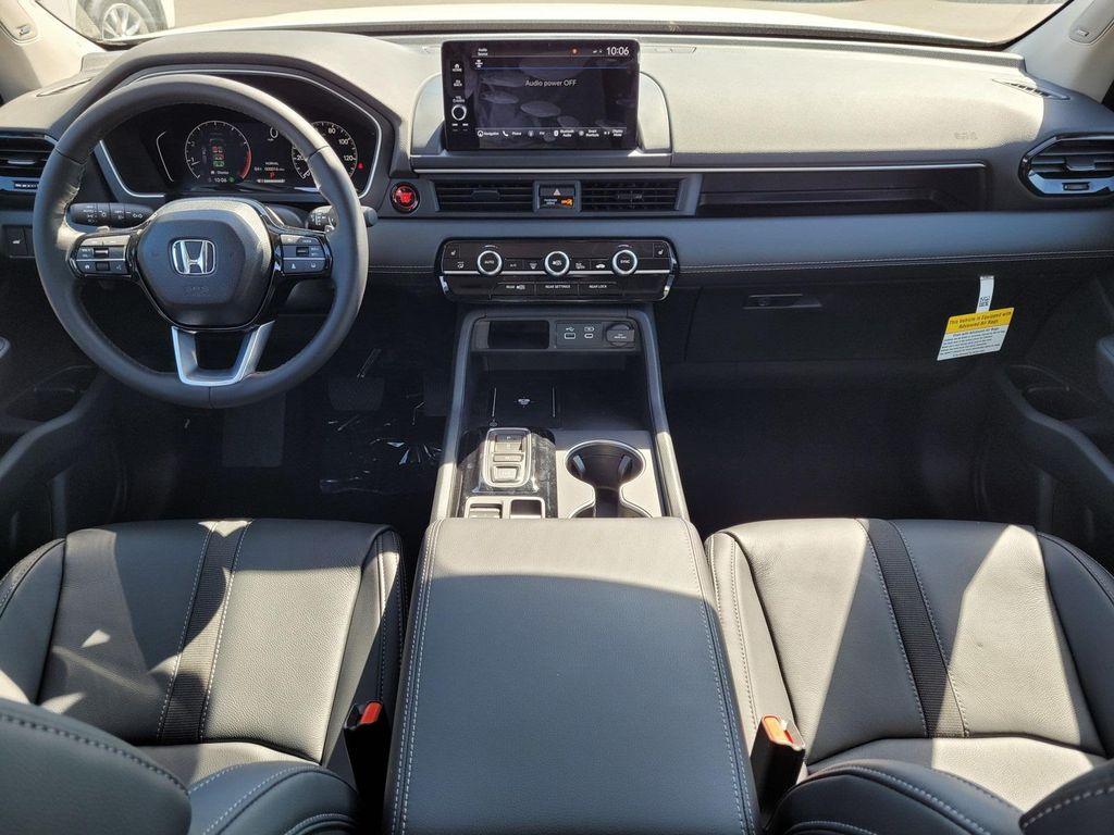 new 2025 Honda Pilot car, priced at $51,605