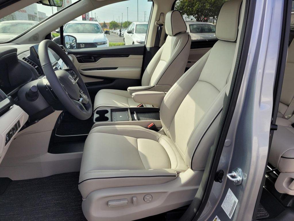 new 2026 Honda Odyssey car, priced at $48,990