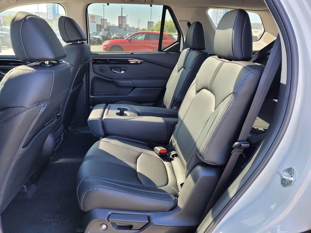 new 2025 Honda Pilot car, priced at $51,305